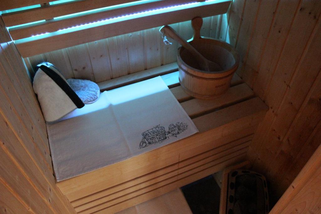 Apartman Relax So Saunou A Jakuzzi Наместово Екстер'єр фото