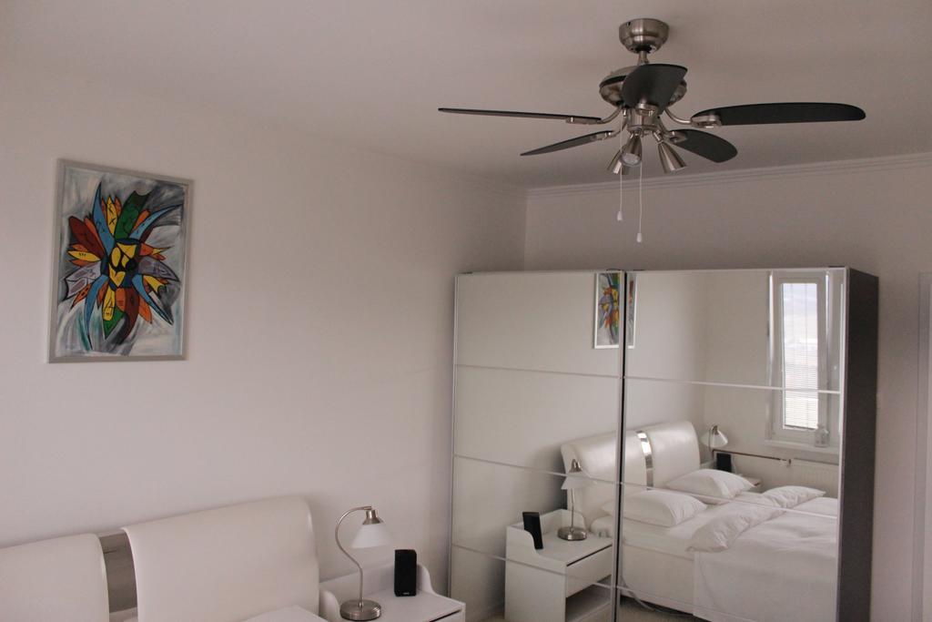 Apartman Relax So Saunou A Jakuzzi Наместово Екстер'єр фото